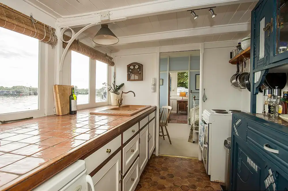 [À RÉDIGER] Oxford Houseboat — view 8