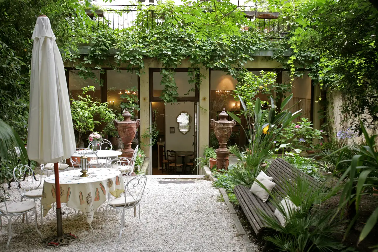Richard Hamel Cooke — L'Hôtel Particulier