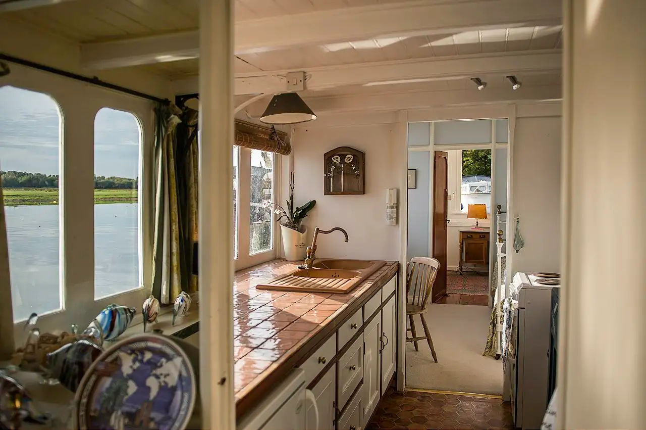 [À RÉDIGER] Oxford Houseboat — view 367